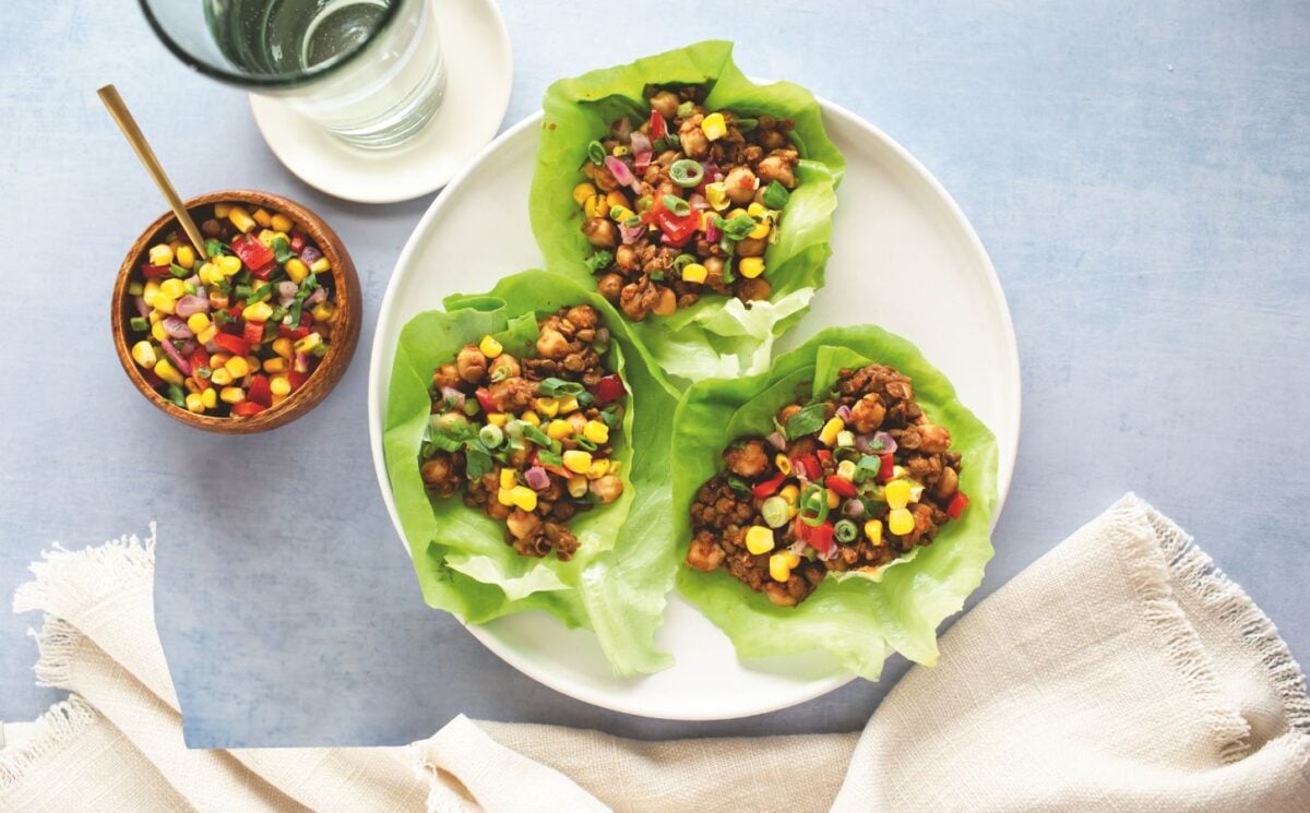 chickpea and veggie pita pockets with bell pepper and spinach
