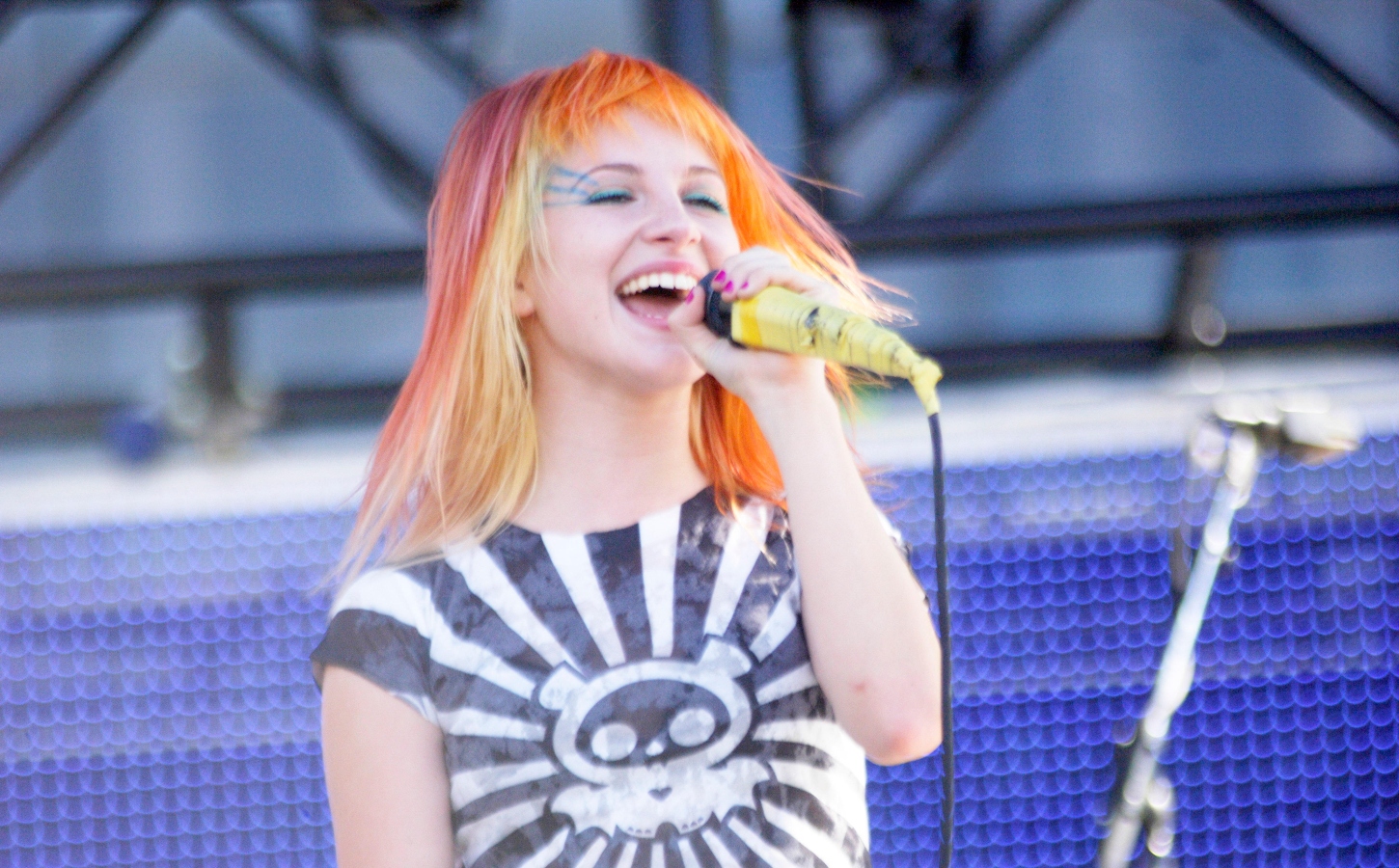 Hayley Williams Paramore performs in 2007 in California